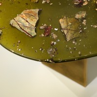 <a href="https://www.galeriegosserez.com/artistes/t-sakhi.html"> T SAKHI </a> - Reconciled Fragments - Table d'appoint  "Green"